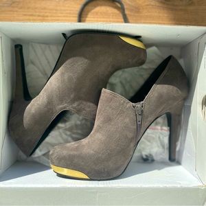 Gray and gold ALDO “ORSAG” booties USA:8 EU:38 UK:5